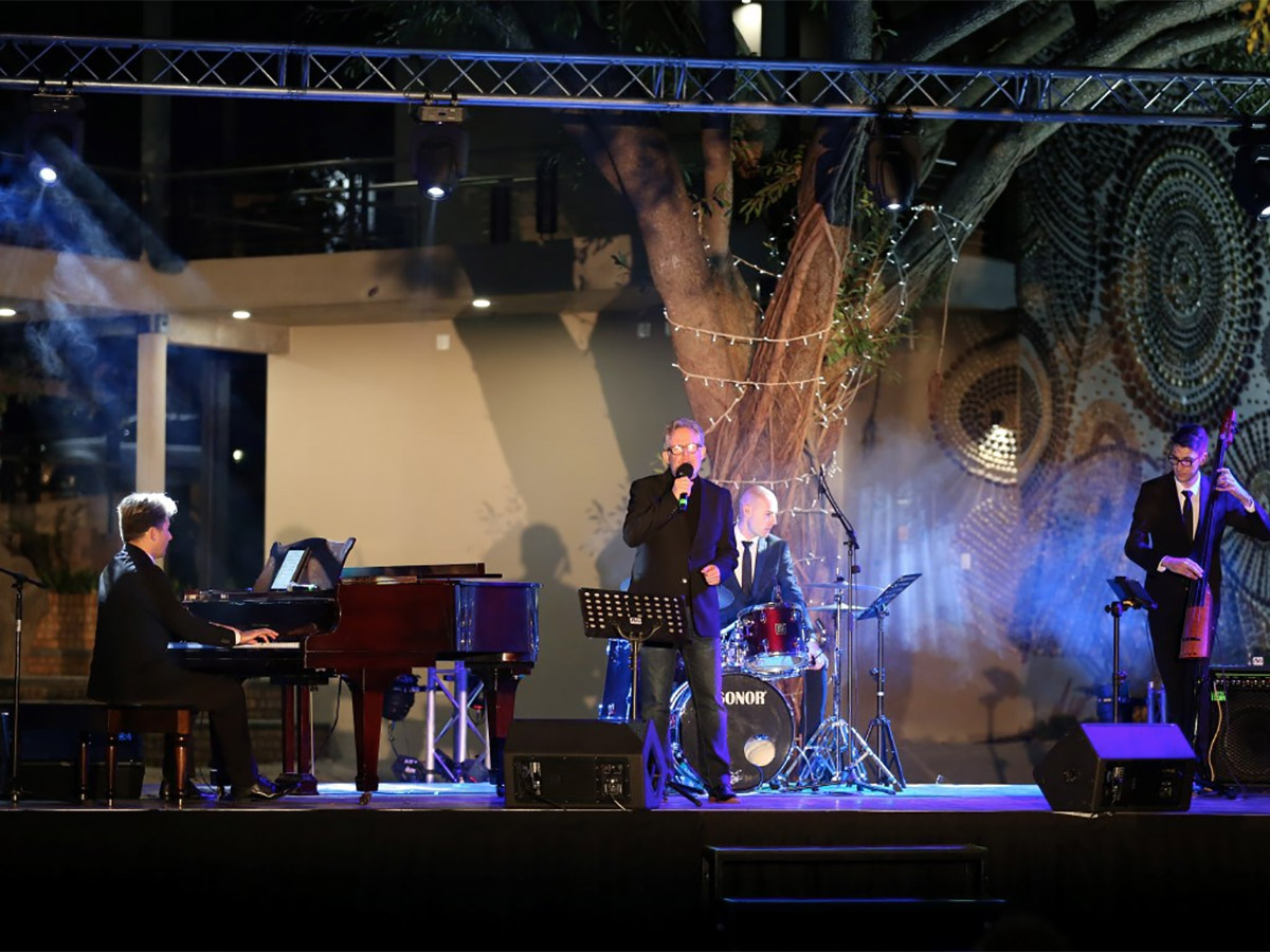 ’n Hupstoot vir gehalte-Afrikaanse onderwys