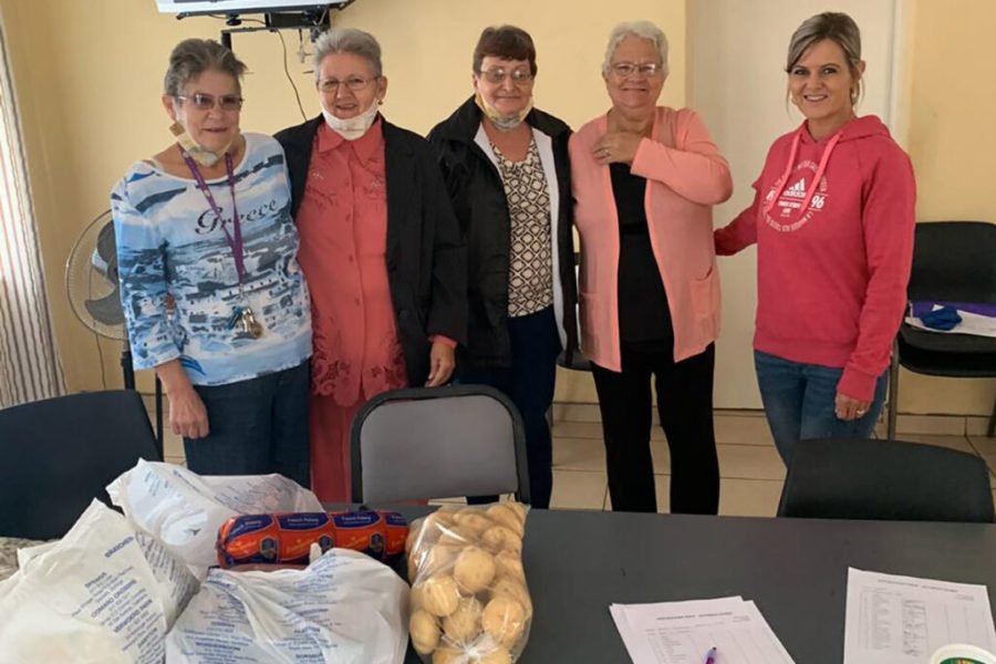 Die Trust reik uit gedurende Covid-19