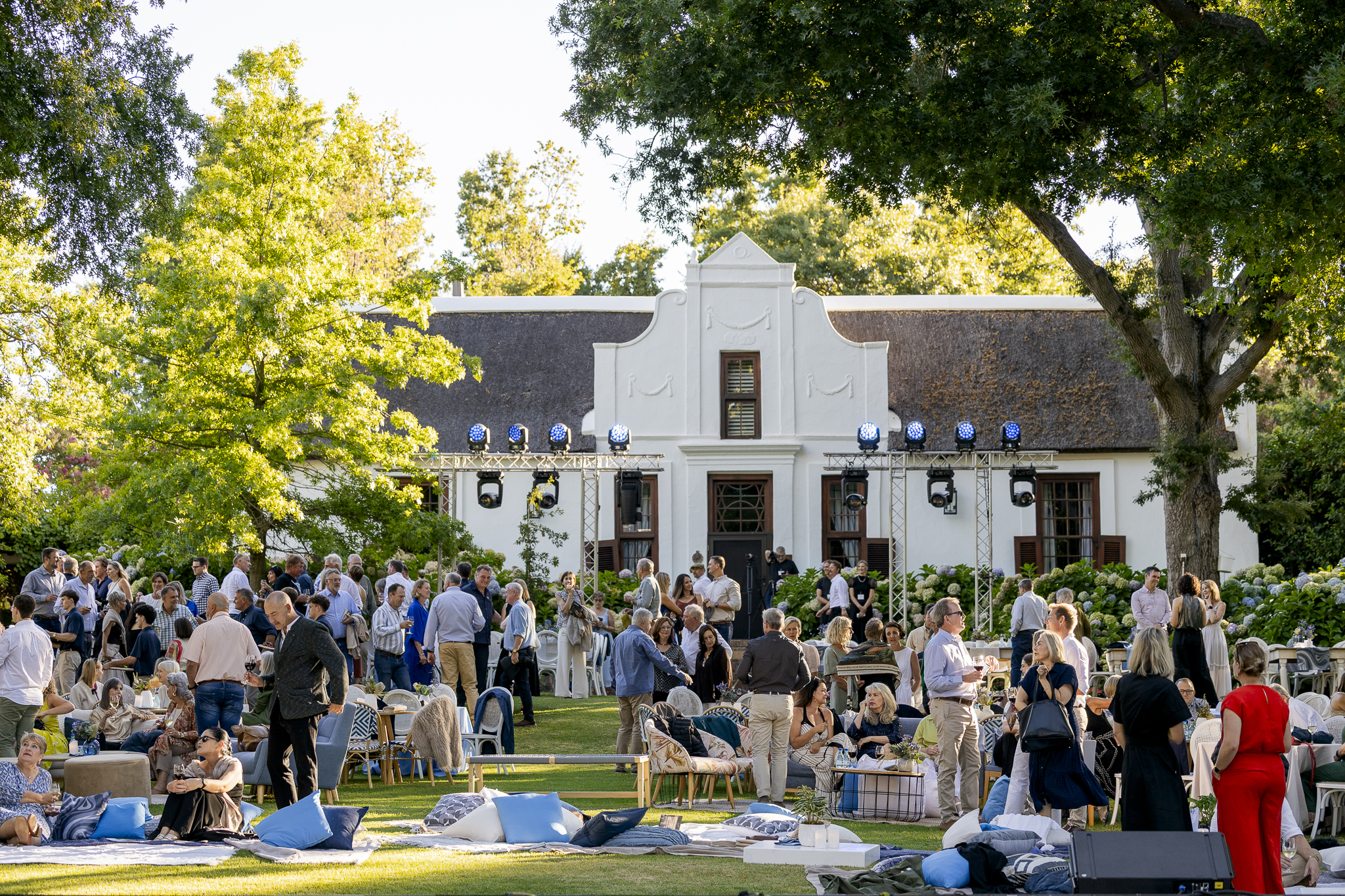 Van hardekole wat brand tot Halala Afrika, is ons meegesleur op trappe na die hemel