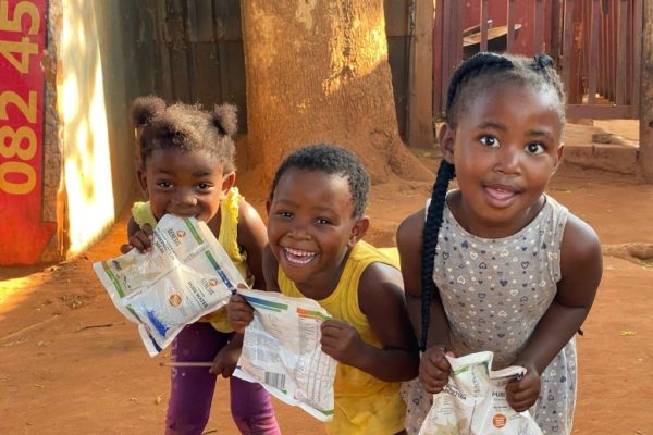 Hande vat om ’n verskil te maak