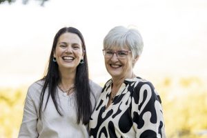 Surisa Schwalb en haar ma, Karien van Staden Surisa Schwalb en haar ma, Karien van Staden